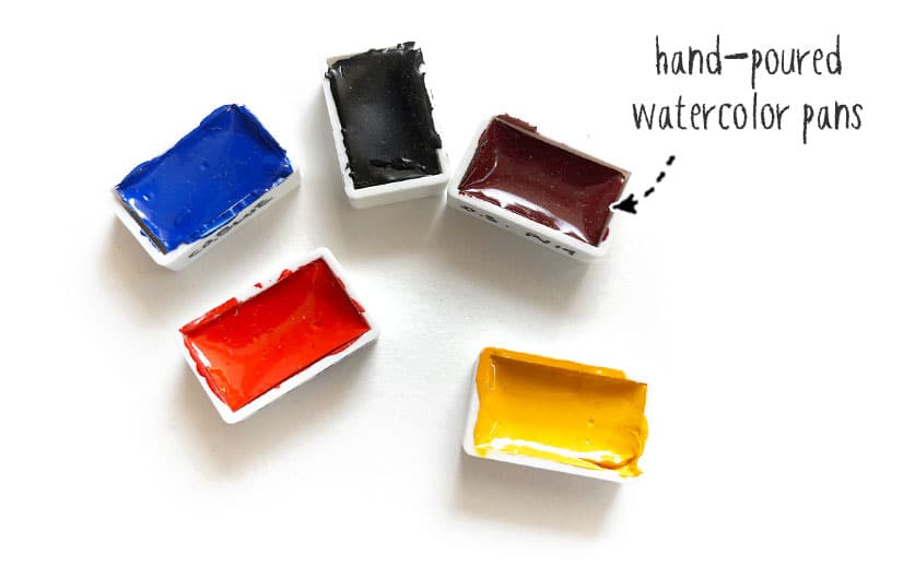 Cinco pastillas de acuarela de colores rellenadas a mano