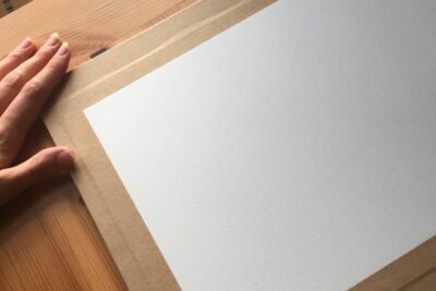 Descubre Cómo Tensar Papel de Acuarela para elevar tu arte